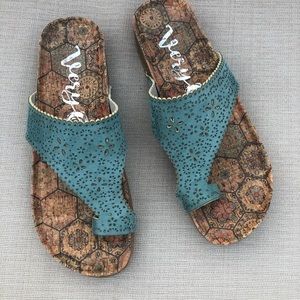 Very G Rory sandals - turquoise / aqua. Size 9.5 -